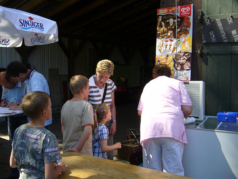 Haehnewettkraehen der Kreisjugend des Kreisverbandes Guetersloh 031.jpg - Hähnewettkrähen des Kreisverbandes Gütersloh in Langenberg auf dem Hofe Großelohmann